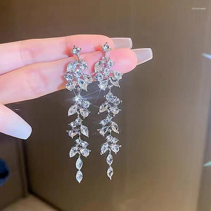 Dangle Earrings Dazzling Two Tone Leaf Women Female Carbic Zircon Long Color Jewelry Wedding Active Rhinestone Earings
Dangle Earrings Dazzling Two Tone Leaf Women Female Carbic Zircon Long Color Jewelry Wedding Active Rhinestone Earings
