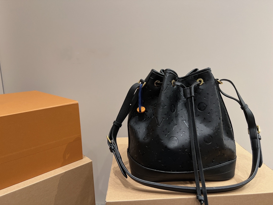 M45256 M45306 designer Luxury Original Shoulder Bags Fashion Handbags Purses Neonoe MM Bucket Bag Women men Classic Genuine Leather black
M45256 M45306 designer Luxury Original Shoulder Bags Fashion Handbags Purses Neonoe MM Bucket Bag Women men Classic Genuine Leather black