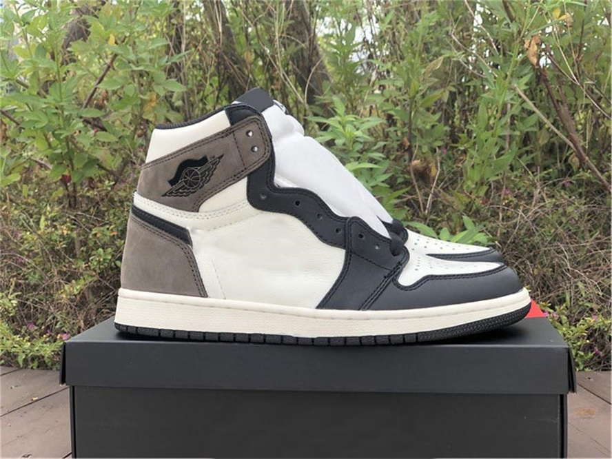 Authentic 1 High OG Dark Mocha Shoes Sail Black Genuine Leather Men Women Outdoor Sports Sneakers With Original Box 555088-105 Size US4-13
Authentic 1 High OG Dark Mocha Shoes Sail Black Genuine Leather Men Women Outdoor Sports Sneakers With Original Box 555088-105 Size US4-13