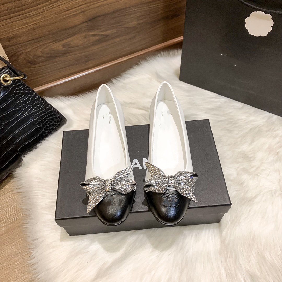 Genuine Leather woman Loafers Casual Shoes size 35-40 Designer Shoes Wedding Party Designers Luxury Top Quilty Velvet Seasonal with box, Split
Genuine Leather woman Loafers Casual Shoes size 35-40 Designer Shoes Wedding Party Designers Luxury Top Quilty Velvet Seasonal with box, Split