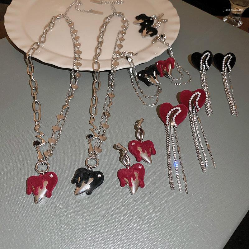 Pendant Necklaces Minar Punk Multiple Red Black Velvet Heart Choker For Women Lava Water Drop Pearls Rhinestone Necklace Gifts
Pendant Necklaces Minar Punk Multiple Red Black Velvet Heart Choker For Women Lava Water Drop Pearls Rhinestone Necklace Gifts