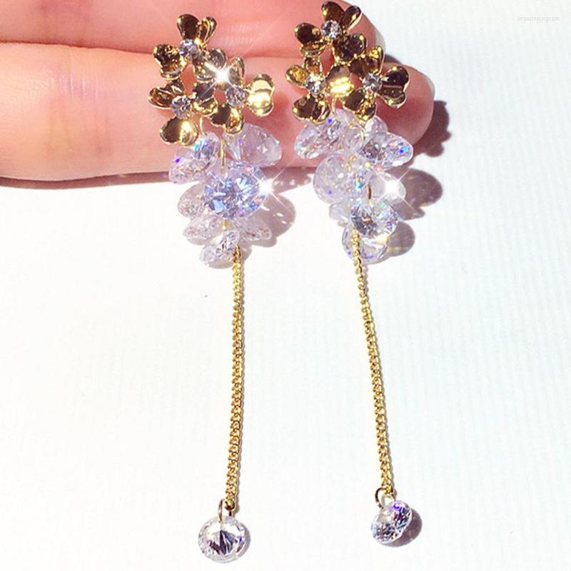 Hoop Earrings 2023 Elegant Crystal Zircon Flower Wedding Dress Accessories Women's Shiny Rhinestone Pendant Earring Gift
Hoop Earrings 2023 Elegant Crystal Zircon Flower Wedding Dress Accessories Women's Shiny Rhinestone Pendant Earring Gift