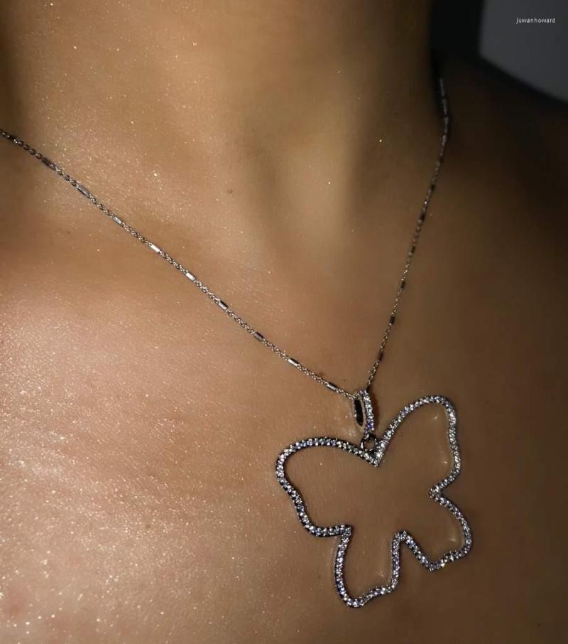 Pendant Necklaces Micro Pave Clear Cubic Zirconia CZ Big Hollow Butterfly Frame 41 10CM Box Chain Iced Out Women Necklace
Pendant Necklaces Micro Pave Clear Cubic Zirconia CZ Big Hollow Butterfly Frame 41 10CM Box Chain Iced Out Women Necklace