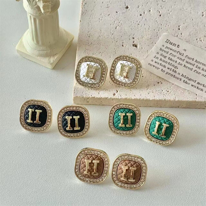 Designer Jewelry Women's Fashion color square Earrings Silver needle and diamond monogram stud earrings
Designer Jewelry Women's Fashion color square Earrings Silver needle and diamond monogram stud earrings