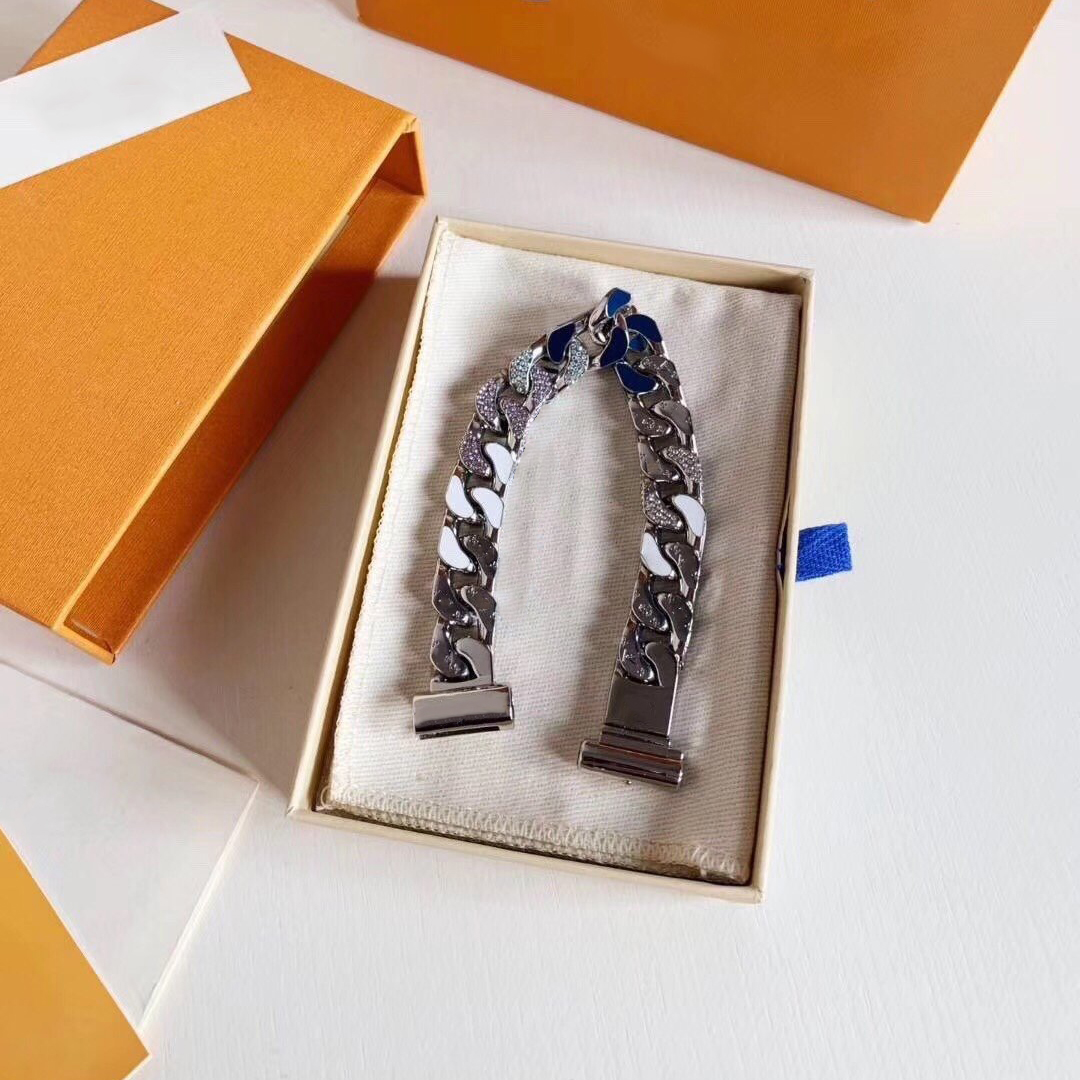 Luxury Designer Bracelet men's and women's boutique bracelet fashion charm trend bracelets gift jewelry Length 21cm good
Luxury Designer Bracelet men's and women's boutique bracelet fashion charm trend bracelets gift jewelry Length 21cm good