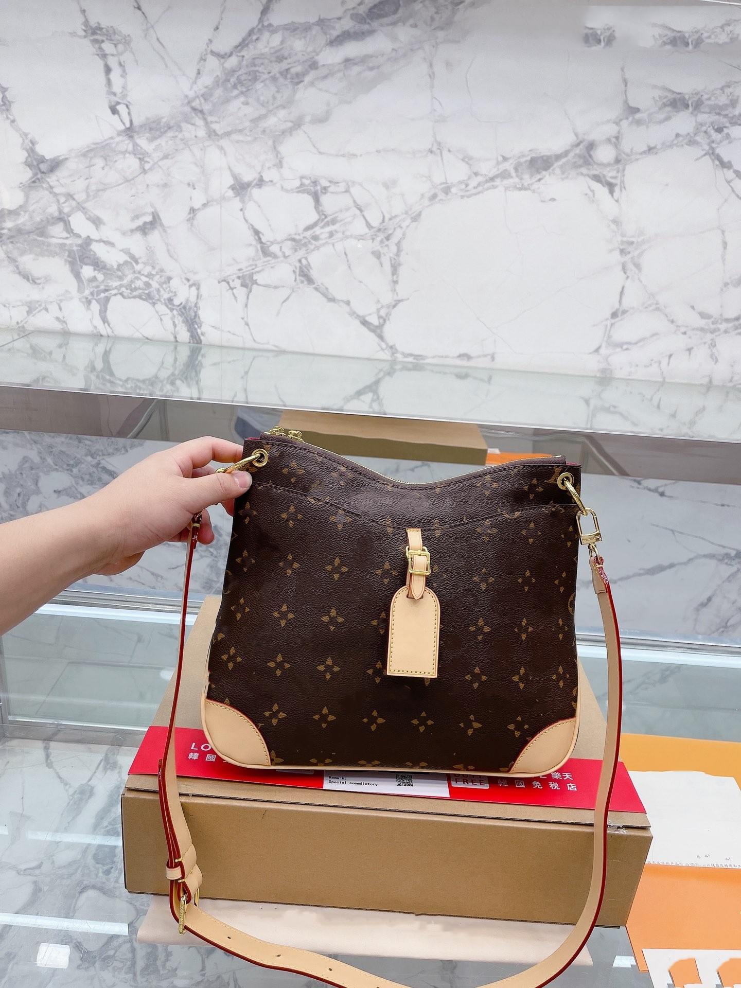 CC Odeon PM MM Luxurys Designers Bags Versatility Monograms Vintage Crossbody Double Zip Leather Shoulder Strap Designer Bag, Extra freight
CC Odeon PM MM Luxurys Designers Bags Versatility Monograms Vintage Crossbody Double Zip Leather Shoulder Strap Designer Bag, Extra freight