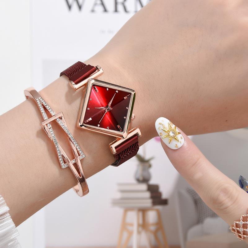 Wristwatches Women Square Watch Bracelet Set Luxury Ladies Quartz Magnet Buckle Gradient Color Watches Relogio Feminino For Gift Clock, Only watch red
Wristwatches Women Square Watch Bracelet Set Luxury Ladies Quartz Magnet Buckle Gradient Color Watches Relogio Feminino For Gift Clock, Only watch red