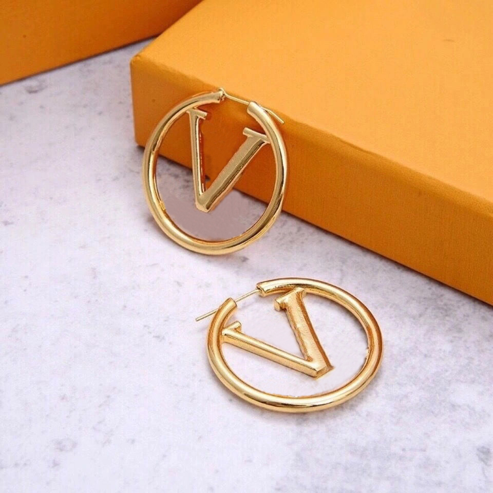 New hoop Earrings designer for women luxury earrings Fashion trend Accessories golden circular Hollow out letter size 3/4/5cm Dress up Womens Be glamorous v earring
New hoop Earrings designer for women luxury earrings Fashion trend Accessories golden circular Hollow out letter size 3/4/5cm Dress up Womens Be glamorous v earring