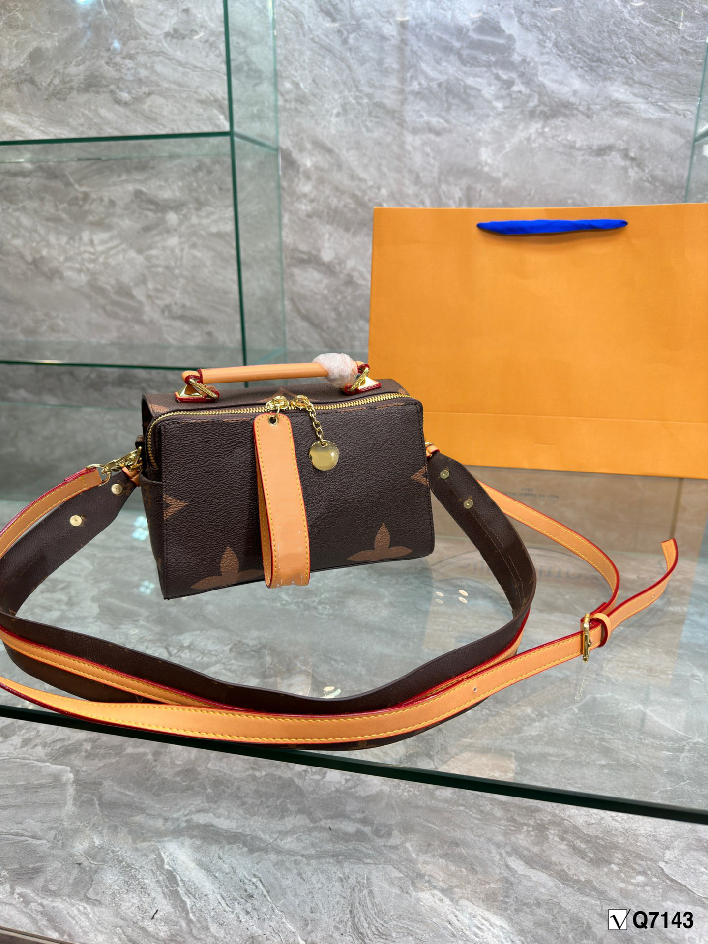 Women SOFT TRUNK Bag Luxurys Boston Bags Designer Commuter Handbags TRUNKM Shoulder Handbag Gletters Tote Bag Crossbody Lady Outdoor Packs Messenger Purses 800321, #1
Women SOFT TRUNK Bag Luxurys Boston Bags Designer Commuter Handbags TRUNKM Shoulder Handbag Gletters Tote Bag Crossbody Lady Outdoor Packs Messenger Purses 800321, #1