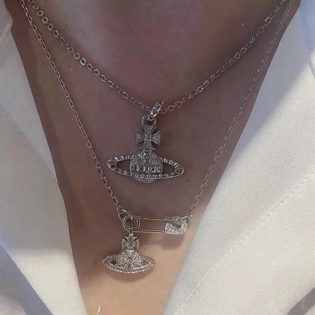 Designer viviana necklaces Unique Rivet Saturn Western Classic Necklace Light Small Female Chain
Designer viviana necklaces Unique Rivet Saturn Western Classic Necklace Light Small Female Chain