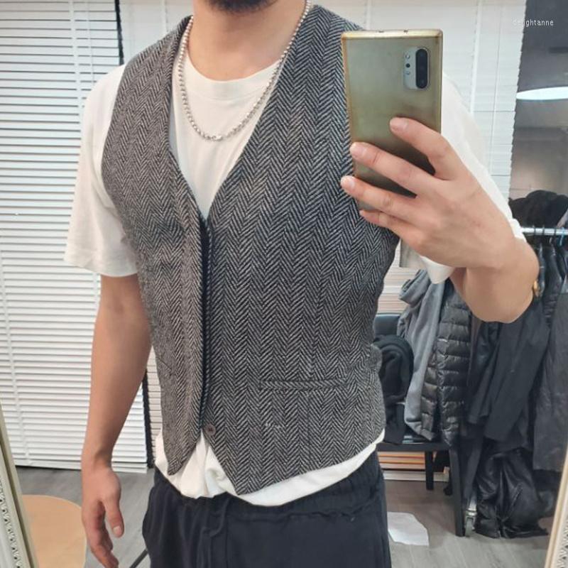 Men's Vests Spring Men Business Cotton Sleeveless Jacket Slim Fit V-Neck Covered Button Short Waistcoat Designer Social Vest Oversize
Men's Vests Spring Men Business Cotton Sleeveless Jacket Slim Fit V-Neck Covered Button Short Waistcoat Designer Social Vest Oversize