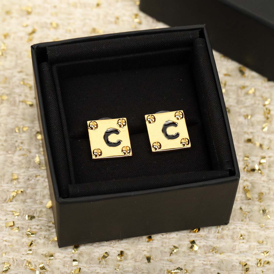 2023 Luxury quality Charm square shape stud earring with black color in 18k gold plated have box stamp PS7392A
2023 Luxury quality Charm square shape stud earring with black color in 18k gold plated have box stamp PS7392A