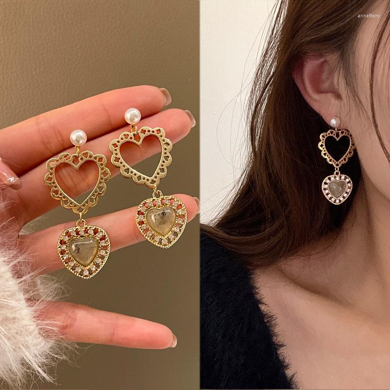Backs Earrings Temperament Retro Hollow Out Heart Shaped Clip On Women Pearl Elegant Long Stone Without Piercing
Backs Earrings Temperament Retro Hollow Out Heart Shaped Clip On Women Pearl Elegant Long Stone Without Piercing