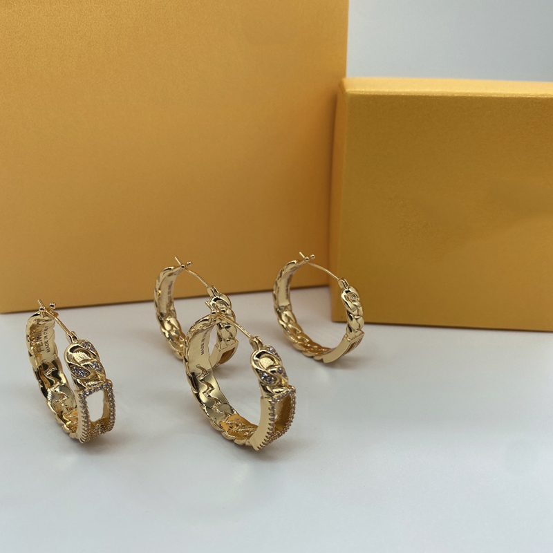 Women Fashion Ear Studs New Designer Jewelry Womens Earrings With Diamonds Weave Letters Earings Ladies Accessories For Party D2212081F
Women Fashion Ear Studs New Designer Jewelry Womens Earrings With Diamonds Weave Letters Earings Ladies Accessories For Party D2212081F