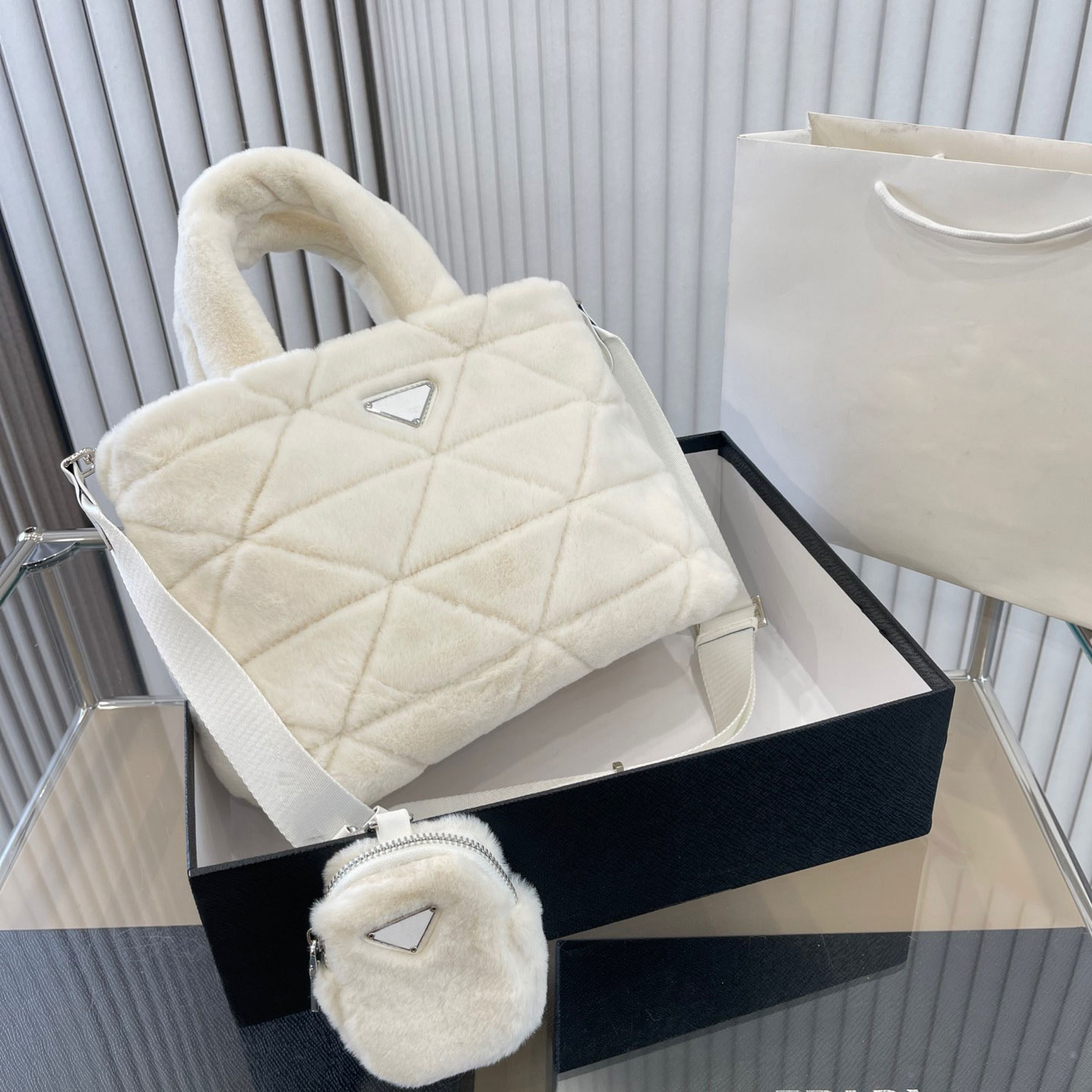 Luxury designer bags women handbag plush shoulder bag classic letter geometric tote bag fashion casual crossbody with box external small purse 3 colors verys goods, Beige
Luxury designer bags women handbag plush shoulder bag classic letter geometric tote bag fashion casual crossbody with box external small purse 3 colors verys goods, Beige