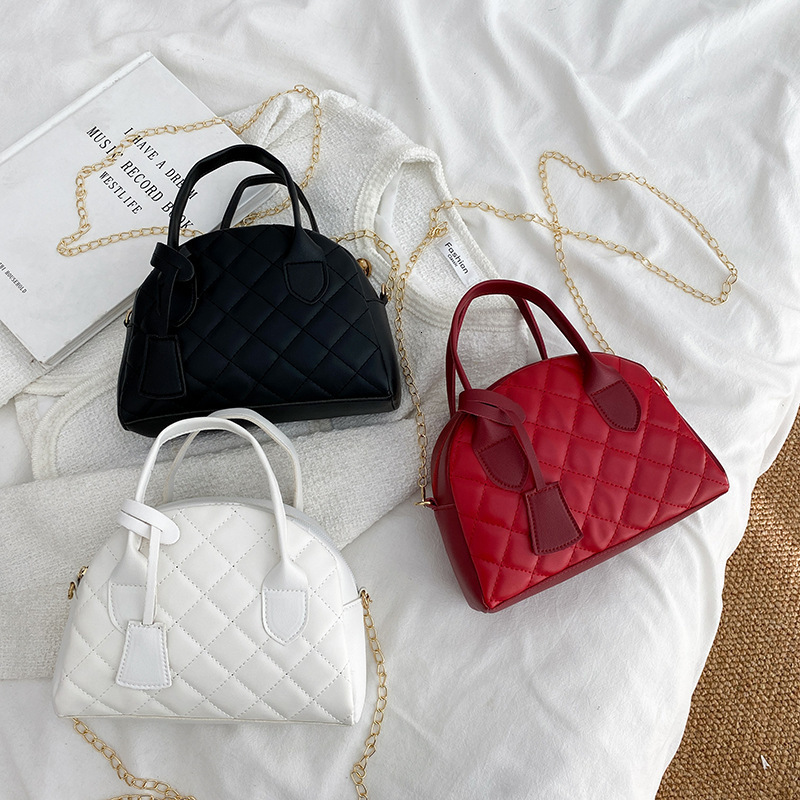 Evening Bags Fashion Embroidered Shell bag Women Mini Shoulder Luxury Casual Handbags PU Leather Solid color Crossbody 221208, White
Evening Bags Fashion Embroidered Shell bag Women Mini Shoulder Luxury Casual Handbags PU Leather Solid color Crossbody 221208, White