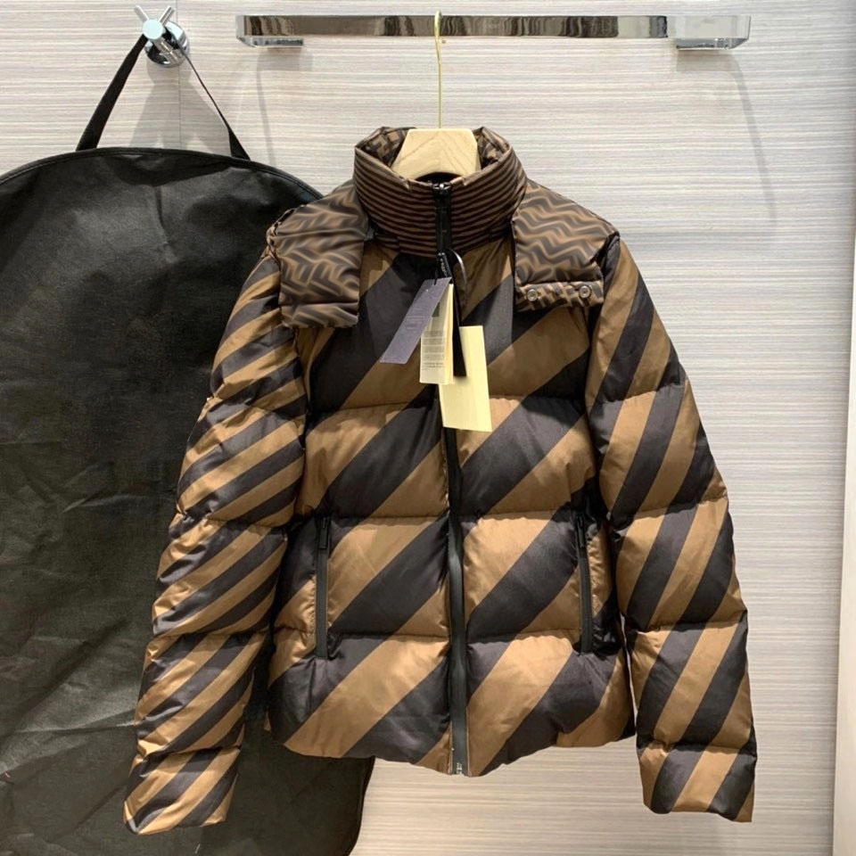 Men Down Jacket Oblique print Puffer Jackets technical embroidery letter with double zipper structure sleeve Feathers keep warm in winter jacket, Make up for price
Men Down Jacket Oblique print Puffer Jackets technical embroidery letter with double zipper structure sleeve Feathers keep warm in winter jacket, Make up for price