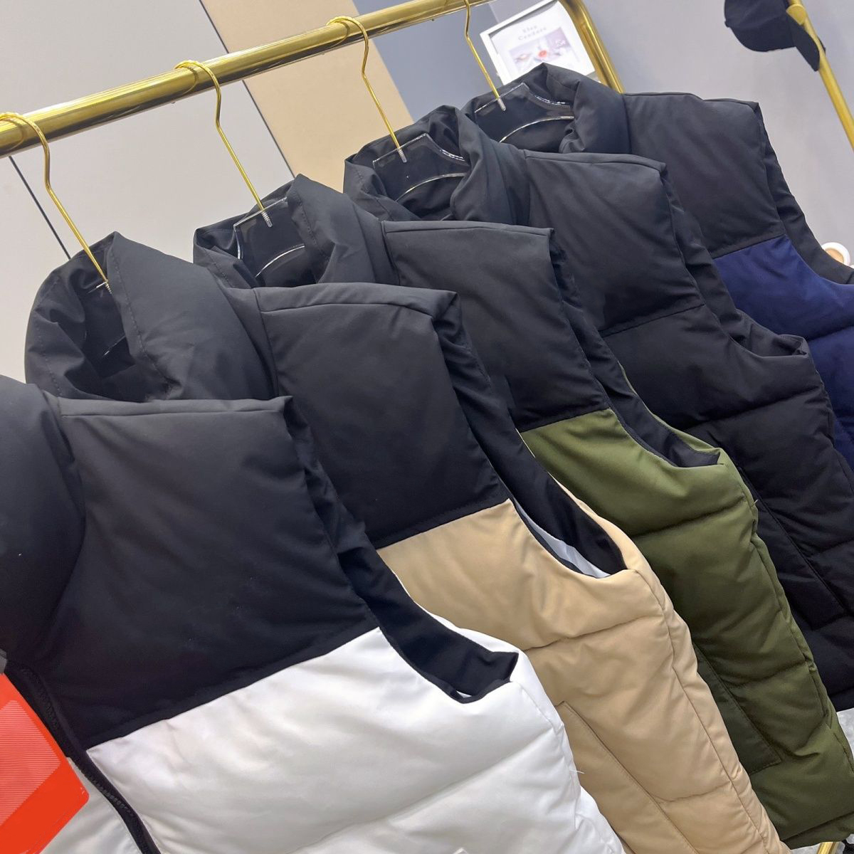Winter designer mens vests loose zipper coats sleeveless hip hop north clothing woman men face, I need look other product
Winter designer mens vests loose zipper coats sleeveless hip hop north clothing woman men face, I need look other product