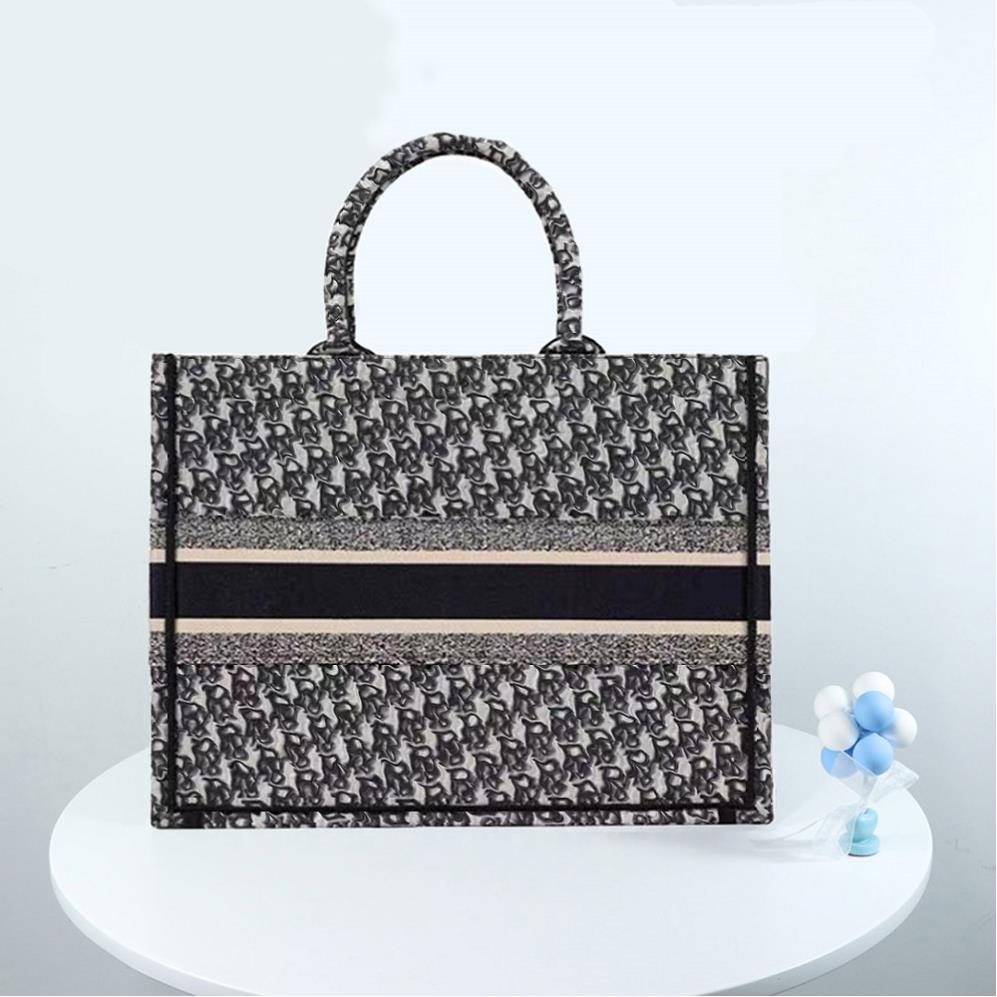 Luxury Designers Top Original Totes Bags Light Grey Tiger Embroidery BOOK Handbag TOTE Women's Classic Handle Laptop Large Capacity Shopping Bag Commuting Canvas, Dust bag
Luxury Designers Top Original Totes Bags Light Grey Tiger Embroidery BOOK Handbag TOTE Women's Classic Handle Laptop Large Capacity Shopping Bag Commuting Canvas, Dust bag