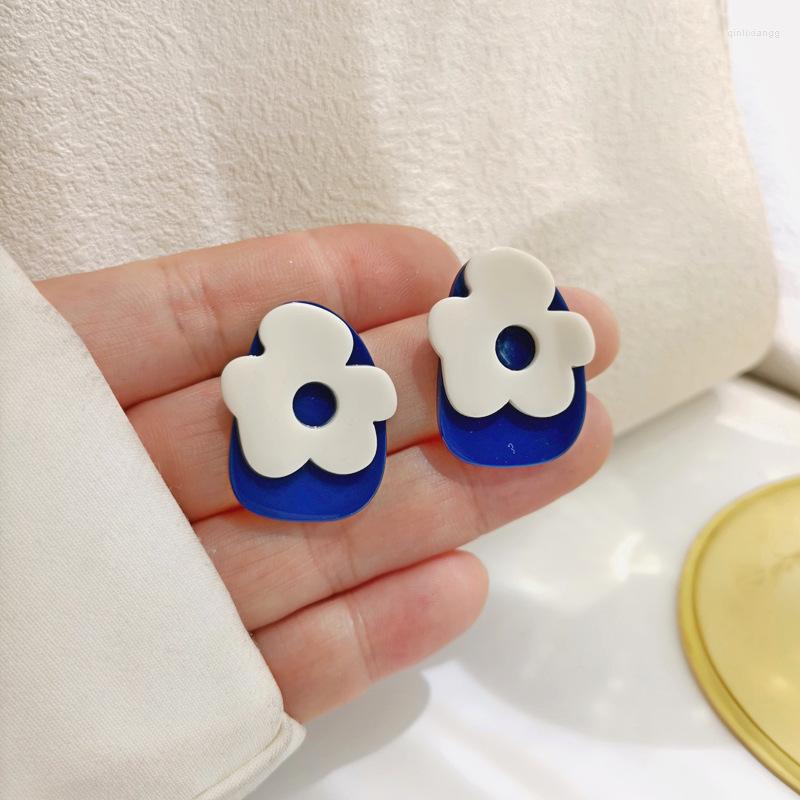 Backs Earrings Retro Korean Style Contrast Color Blue Flower Small Resin Acrylic White Clip No Pierced Ears Earclip
Backs Earrings Retro Korean Style Contrast Color Blue Flower Small Resin Acrylic White Clip No Pierced Ears Earclip