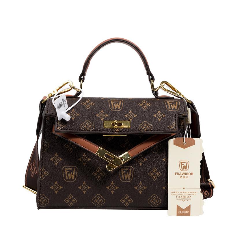 Wholesale ladies leathers shoulder bags high-quality styling leather retro handbags street personality rivet punk handbag elegant atmosphere printing bag, Brown1-296 
Wholesale ladies leathers shoulder bags high-quality styling leather retro handbags street personality rivet punk handbag elegant atmosphere printing bag, Brown1-296