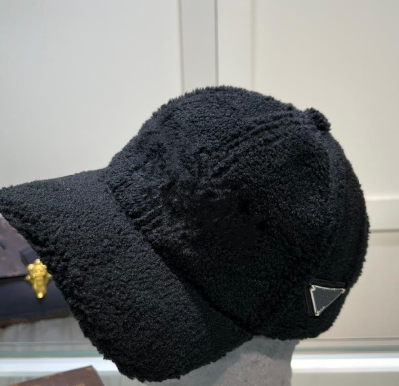 Fur Baseball Ball hats Caps for men and Women Designer 2023 New Fashion Winter Warm Casquette Snapback Cap Hip hop Streetwear Hat Lovers Gifts black white
Fur Baseball Ball hats Caps for men and Women Designer 2023 New Fashion Winter Warm Casquette Snapback Cap Hip hop Streetwear Hat Lovers Gifts black white