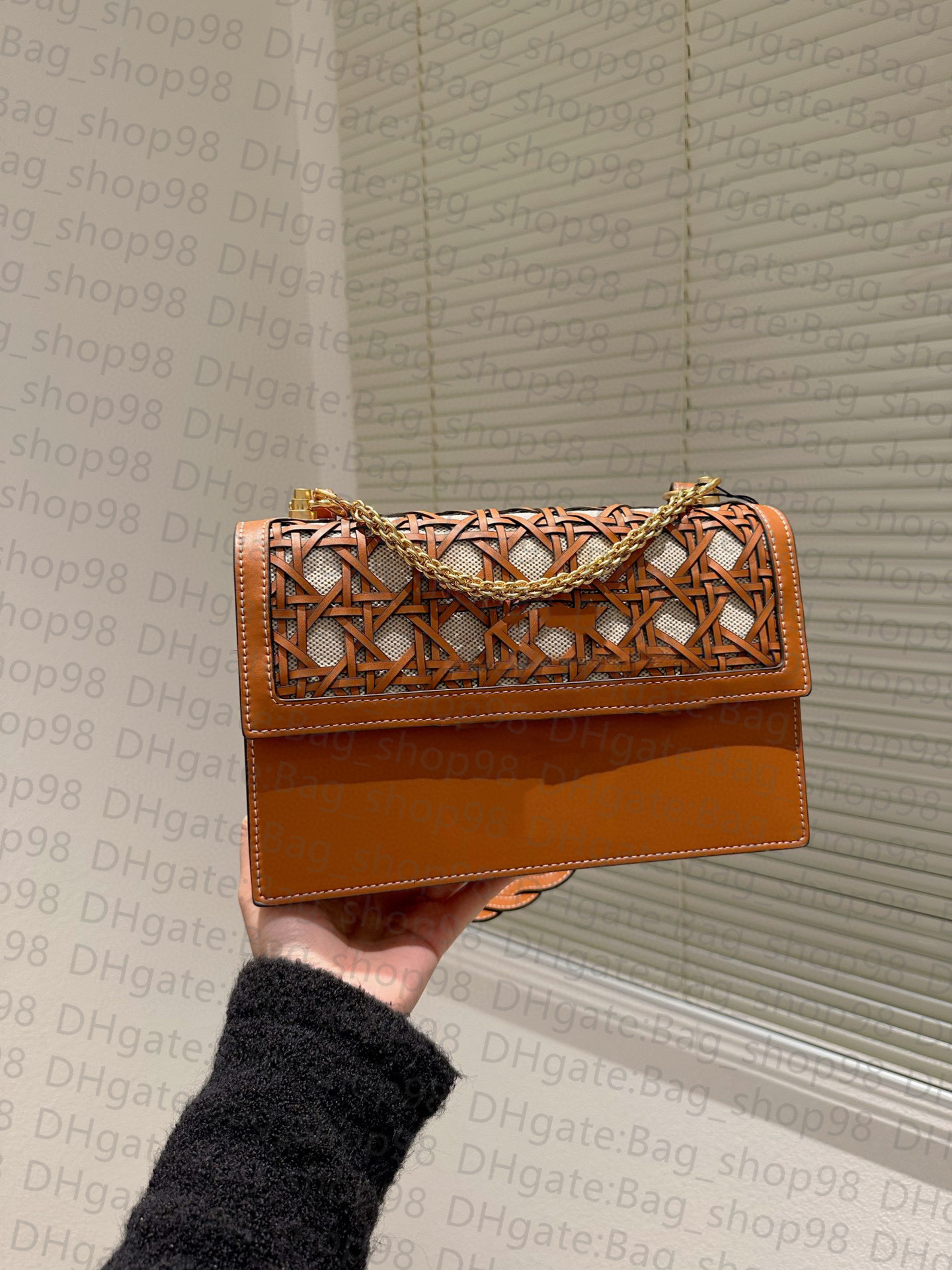 7A Fashion Hand Woven TB Women Bag Cowhide Metal LOGO Designer Chain Flap Crossbody Bag, Deep brown
7A Fashion Hand Woven TB Women Bag Cowhide Metal LOGO Designer Chain Flap Crossbody Bag, Deep brown