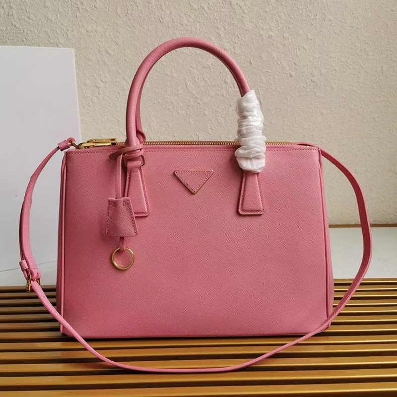 Authentic Mirror Quality Designer Bag Milano Large Classic Saffiano Retro Tote Fashion Messenger Handbags in Genuine Leather Women Man for Business large 32cm, Red
Authentic Mirror Quality Designer Bag Milano Large Classic Saffiano Retro Tote Fashion Messenger Handbags in Genuine Leather Women Man for Business large 32cm, Red