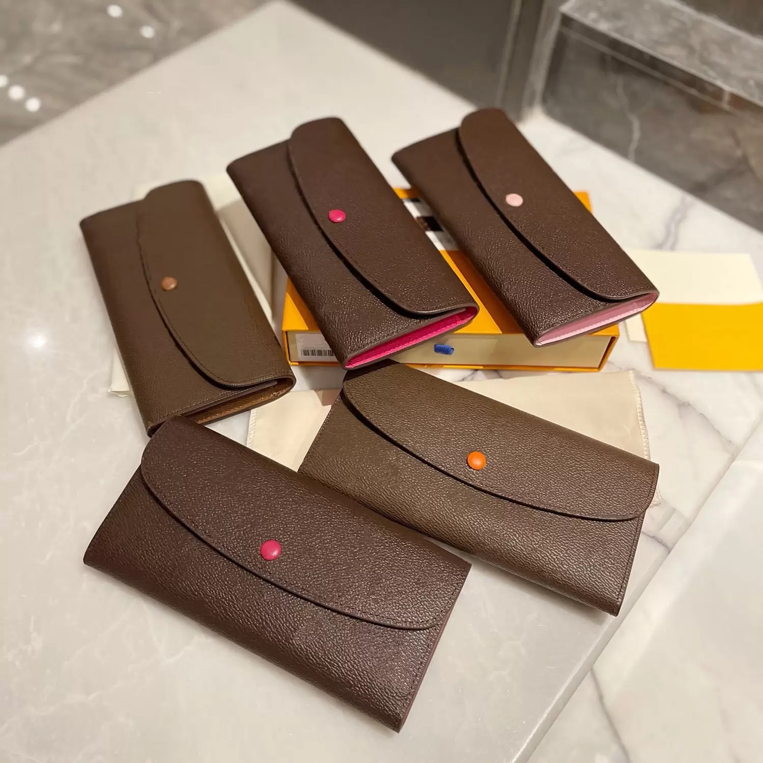 2022 Long and Wide Wallet Designer Luxury Card Package First Layer Cowhide Leather Soft To Carry Convenient Fashion Atmosphere Old Flower Bag XB50042
2022 Long and Wide Wallet Designer Luxury Card Package First Layer Cowhide Leather Soft To Carry Convenient Fashion Atmosphere Old Flower Bag XB50042