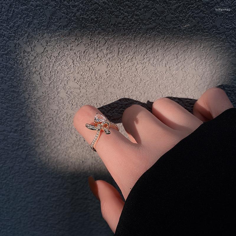 Cluster Rings Ring For Women Fashion Geometry Exquisite Zircon Light Luxury Accessories Bowknot Adjustable Opening Jewelry Wholesale
Cluster Rings Ring For Women Fashion Geometry Exquisite Zircon Light Luxury Accessories Bowknot Adjustable Opening Jewelry Wholesale