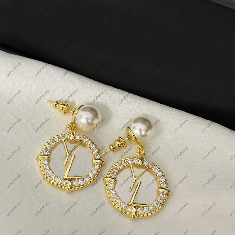Luxury Crystal Hoop Stud Earrings Womens Rhinestone Earstud Earring Wedding Jewelry Desigenr Brand Gold Letter Pendant Earring
Luxury Crystal Hoop Stud Earrings Womens Rhinestone Earstud Earring Wedding Jewelry Desigenr Brand Gold Letter Pendant Earring