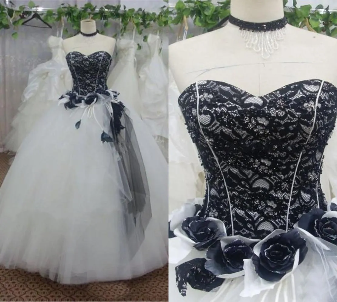 2023 Vintage Black White Wedding Dresses Bridal Gown Tulle Off the Shoulder Lace A Line Floor Length Flowers Plus Size Custom Made Garden vestido de novia, Red
2023 Vintage Black White Wedding Dresses Bridal Gown Tulle Off the Shoulder Lace A Line Floor Length Flowers Plus Size Custom Made Garden vestido de novia, Red
