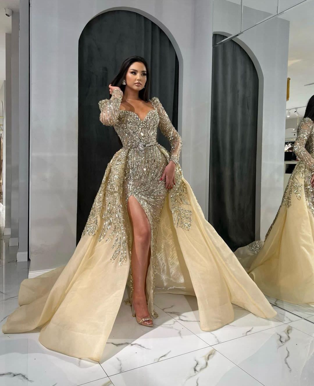 Champagne Sparkly Evening Dresses V Neck Long Sleeves Lace Floor Length Pearls Side Slit Shiny Sequins Appliques Detachable Train Prom Dress Plus Size Tailored, Nude
Champagne Sparkly Evening Dresses V Neck Long Sleeves Lace Floor Length Pearls Side Slit Shiny Sequins Appliques Detachable Train Prom Dress Plus Size Tailored, Nude