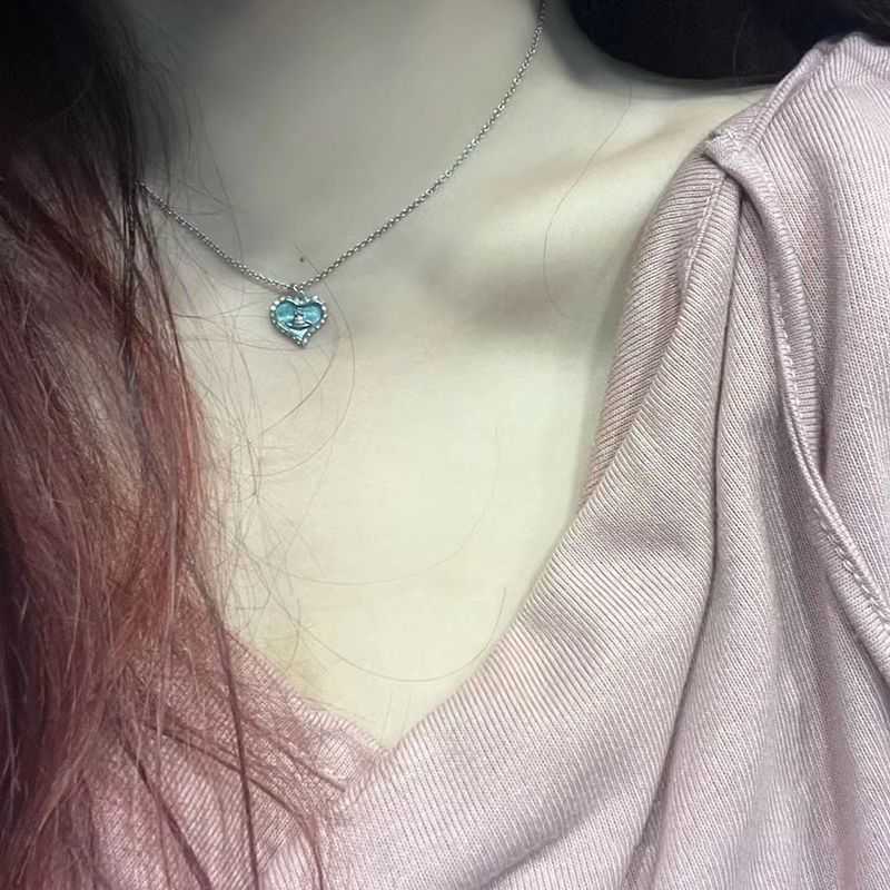 Designer vvai necklace Western Empress Saturn Necklace Female Heart Frame Shell Texture Small Chain
Designer vvai necklace Western Empress Saturn Necklace Female Heart Frame Shell Texture Small Chain