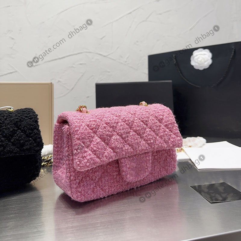 2022 Small Flap France Designer Square Bags Pink Black Tweeds Diamond Pattern Classic Handbags Gold Hardware Key Pouch Luxury Sacoche Wallets Coin Purse Pouch 20cm
2022 Small Flap France Designer Square Bags Pink Black Tweeds Diamond Pattern Classic Handbags Gold Hardware Key Pouch Luxury Sacoche Wallets Coin Purse Pouch 20cm