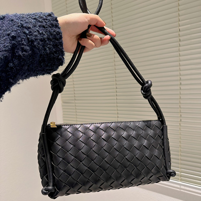 It-bag Turn Crescent Clutch Bag Early Spring Series Dumpling Wrap New 2023 Famous Designer Brands Fashion Shopping Bag, Green
It-bag Turn Crescent Clutch Bag Early Spring Series Dumpling Wrap New 2023 Famous Designer Brands Fashion Shopping Bag, Green