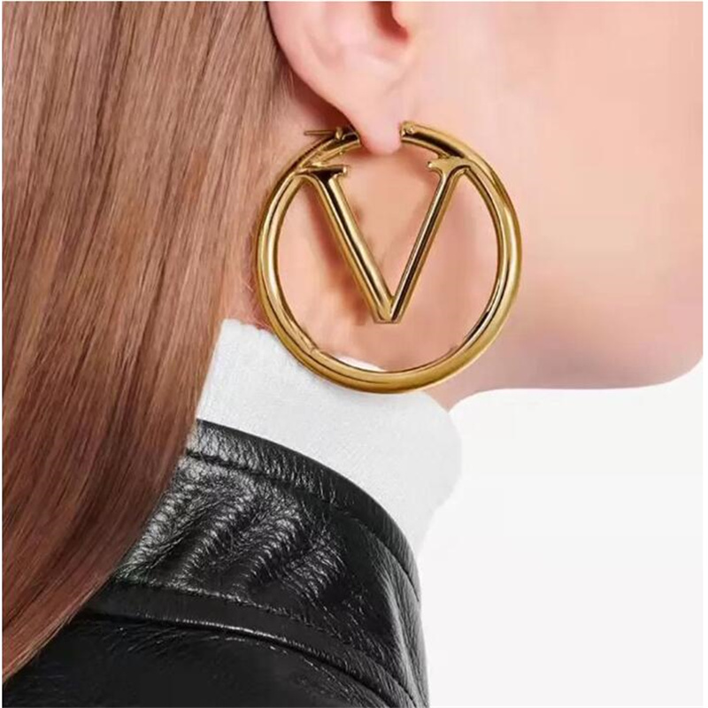 

Women Hoops Earrings Fashion Womens Big Circle Simple Earring Jewelry Luxurys Designer Earrings Letter Stud Earring Wholesale