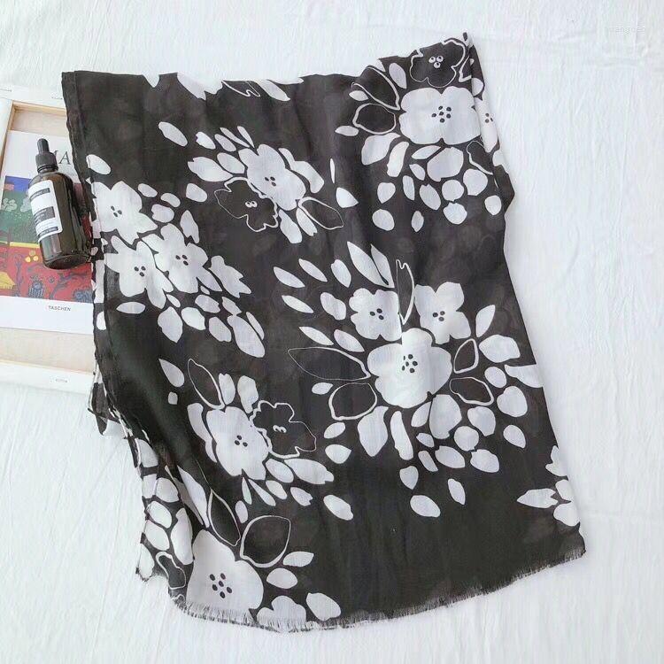 Scarves Echarpes Femme 2022 Cotton Viscose Cover Up Beach Flower Scarf Summer Printed Tassel Head Shawls And Wraps Bohemian Sjaal
Scarves Echarpes Femme 2022 Cotton Viscose Cover Up Beach Flower Scarf Summer Printed Tassel Head Shawls And Wraps Bohemian Sjaal