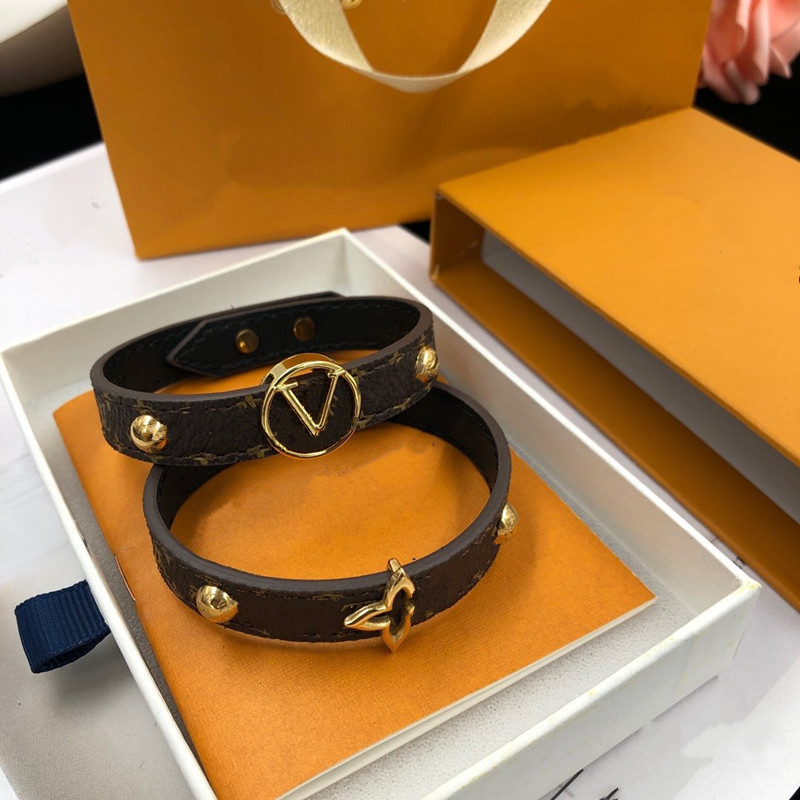 Adjust Size Luxury Stainless Steel Cuff Bracelets&Bangles Wristband PU Leather Bracelets Classic Original Charm Bracelets Old Flower With BOX
Adjust Size Luxury Stainless Steel Cuff Bracelets&Bangles Wristband PU Leather Bracelets Classic Original Charm Bracelets Old Flower With BOX