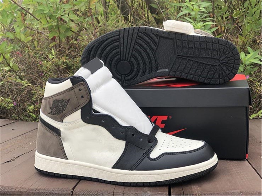 New Authentic 1 High OG Dark Mocha Shoes Sail Black Genuine Leather Men Women Outdoor Sports Sneakers With Original Box 555088-105 Size US4-13
New Authentic 1 High OG Dark Mocha Shoes Sail Black Genuine Leather Men Women Outdoor Sports Sneakers With Original Box 555088-105 Size US4-13