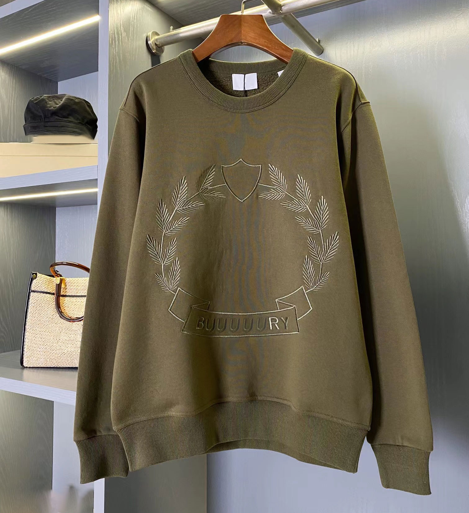 designer mens hoodies Sweatshirts European and American solid color men women's sweater velvet printing letter embroidery hoodie tracksuits outdoor jacket
designer mens hoodies Sweatshirts European and American solid color men women's sweater velvet printing letter embroidery hoodie tracksuits outdoor jacket