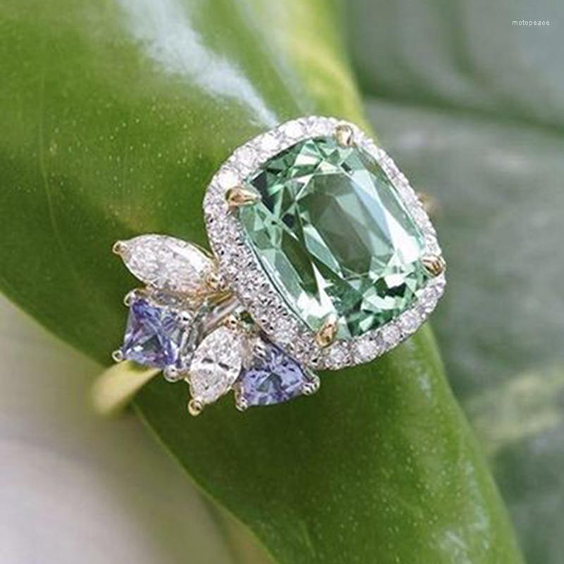 Cluster Rings Charm Green Square Stone Ring Micro Paved Rhinestones For Women Wedding Bridal Engagement Party Luxury Jewelry Gift
Cluster Rings Charm Green Square Stone Ring Micro Paved Rhinestones For Women Wedding Bridal Engagement Party Luxury Jewelry Gift