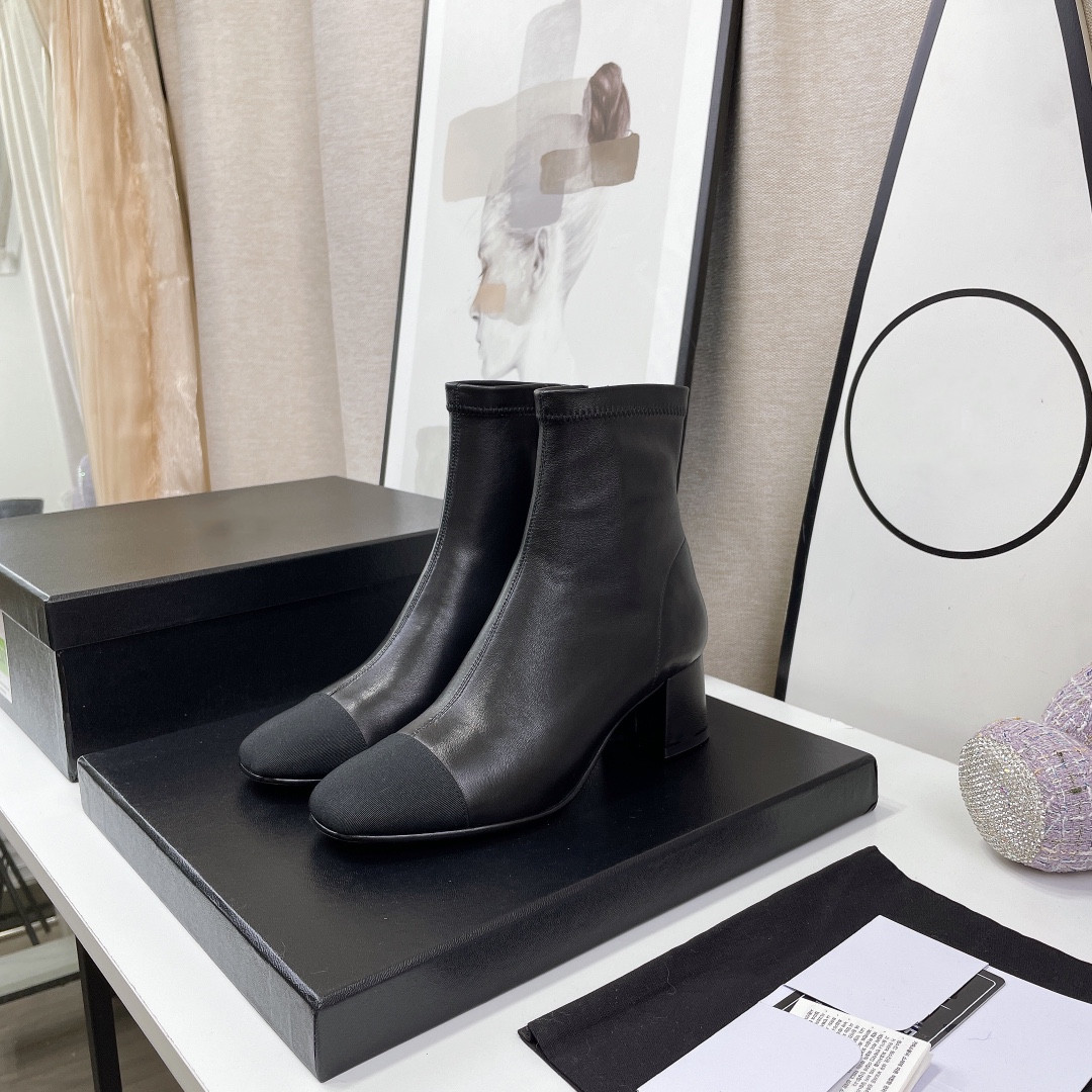 SHOES C08 designer top version hand-customized 2022 new Xiaoxiangjia fashion ladies black high-heeled boots in the barrel
SHOES C08 designer top version hand-customized 2022 new Xiaoxiangjia fashion ladies black high-heeled boots in the barrel