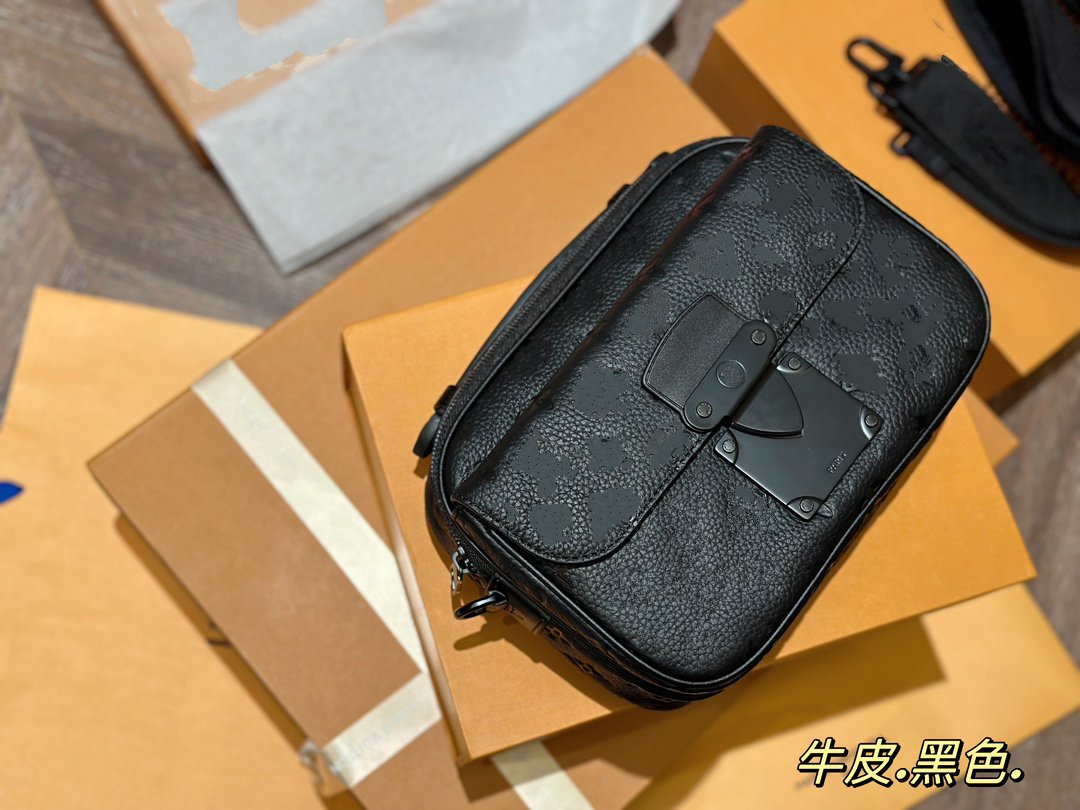 5A Designer Bags New Men's Leather Postman Bag Trendy Shoulder Crossbody Half Moon Luxury Handle Leather Classic Vintage Wallets Black Armpit Cross-body, Folding boxes not separately
5A Designer Bags New Men's Leather Postman Bag Trendy Shoulder Crossbody Half Moon Luxury Handle Leather Classic Vintage Wallets Black Armpit Cross-body, Folding boxes not separately
