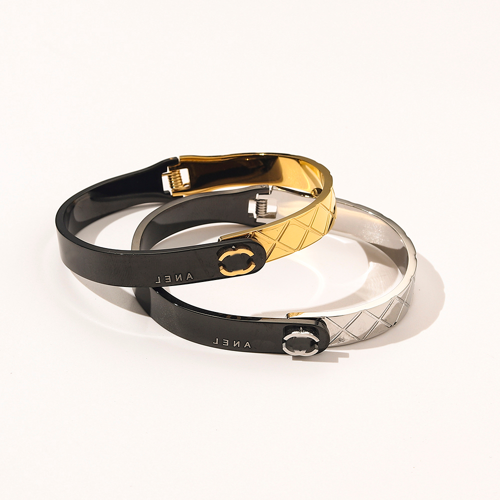 Designer Branded Bracelets Women Designers Bangle Luxury Letter Jewelry Crystal 18K Gold Plated 925 Silver Plated Stainless steel Wedding Lovers Gift
Designer Branded Bracelets Women Designers Bangle Luxury Letter Jewelry Crystal 18K Gold Plated 925 Silver Plated Stainless steel Wedding Lovers Gift