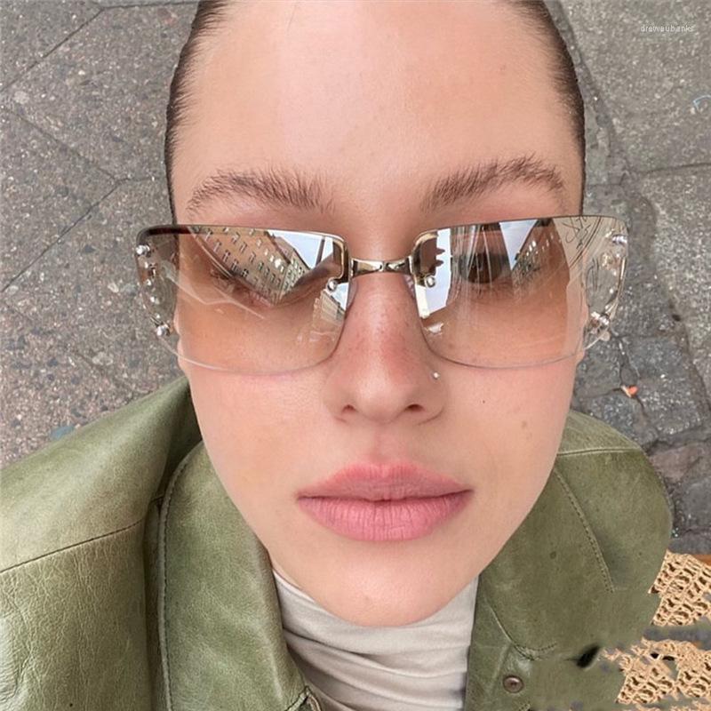Sunglasses Y2K One Piece Oversized Diamond Women Luxury Designer Sun Glasses Men UV400 Fashion Rimless Eyewear Goggle Shades
Sunglasses Y2K One Piece Oversized Diamond Women Luxury Designer Sun Glasses Men UV400 Fashion Rimless Eyewear Goggle Shades