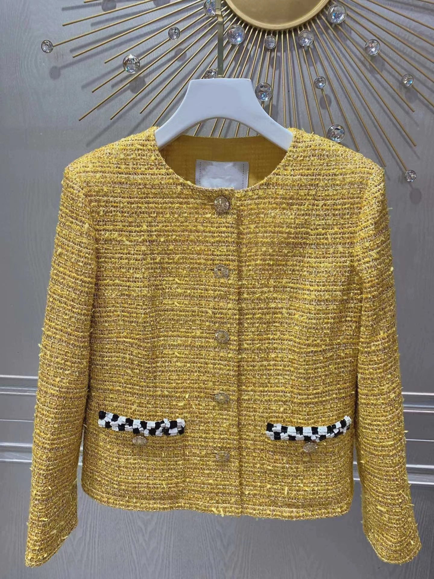 Chan New 2023 Women's brand jacket designer Fashion high-end autumn winter LOGO Metal chain tweed coat Leisure Spring Coats cardigan birthday Valentine's day Gift, Yellow
Chan New 2023 Women's brand jacket designer Fashion high-end autumn winter LOGO Metal chain tweed coat Leisure Spring Coats cardigan birthday Valentine's day Gift, Yellow