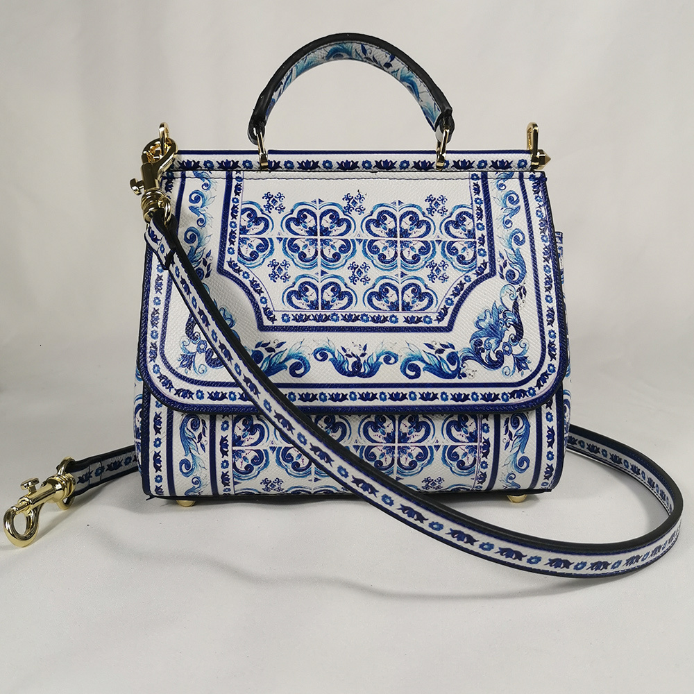 Evening Bags Fashion bag evening flower hand luxury hand shoulder diagonal banquet party lady elegant spring blue 221208, Sky blue
Evening Bags Fashion bag evening flower hand luxury hand shoulder diagonal banquet party lady elegant spring blue 221208, Sky blue
