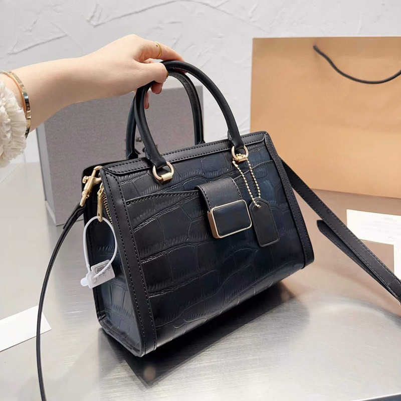 Fashion handbag designer Tote Bag Top 5A luxury crocodile print shoulder bag 2022 new crossbody bag leather purse
Fashion handbag designer Tote Bag Top 5A luxury crocodile print shoulder bag 2022 new crossbody bag leather purse