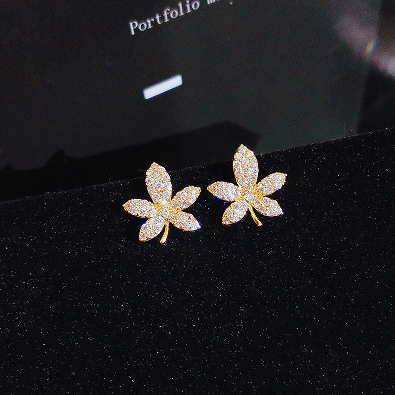 Five leaves Stud Earrings For Women Shiny Geometry Hoop Small Fashion 14K Gold Plated 5a CZ Female Cocktail Jewelry
Five leaves Stud Earrings For Women Shiny Geometry Hoop Small Fashion 14K Gold Plated 5a CZ Female Cocktail Jewelry